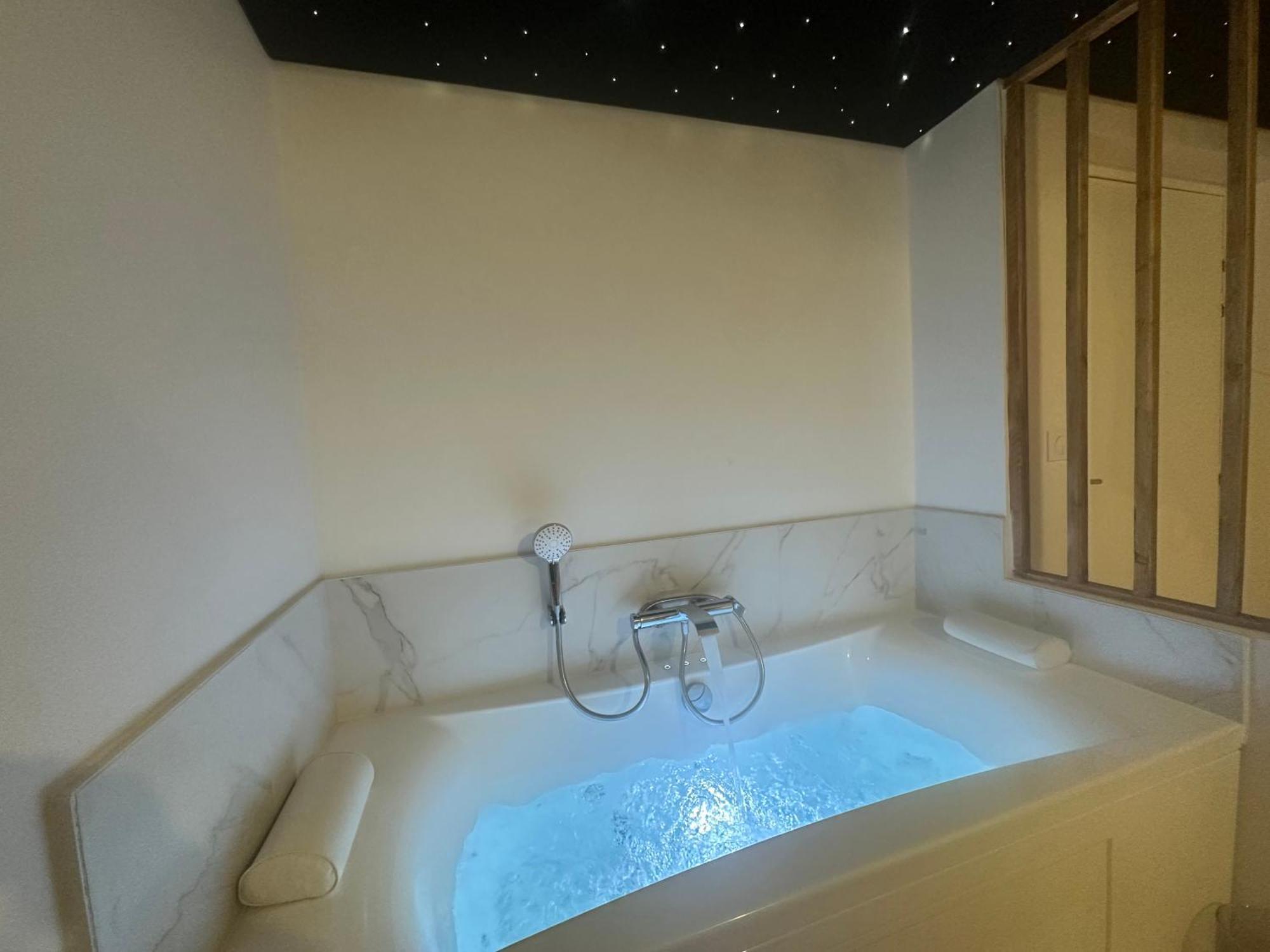 Le Spa Etoile - Baignoire Balneo Et Sauna Privatif Mont-de-Marsan Exterior foto